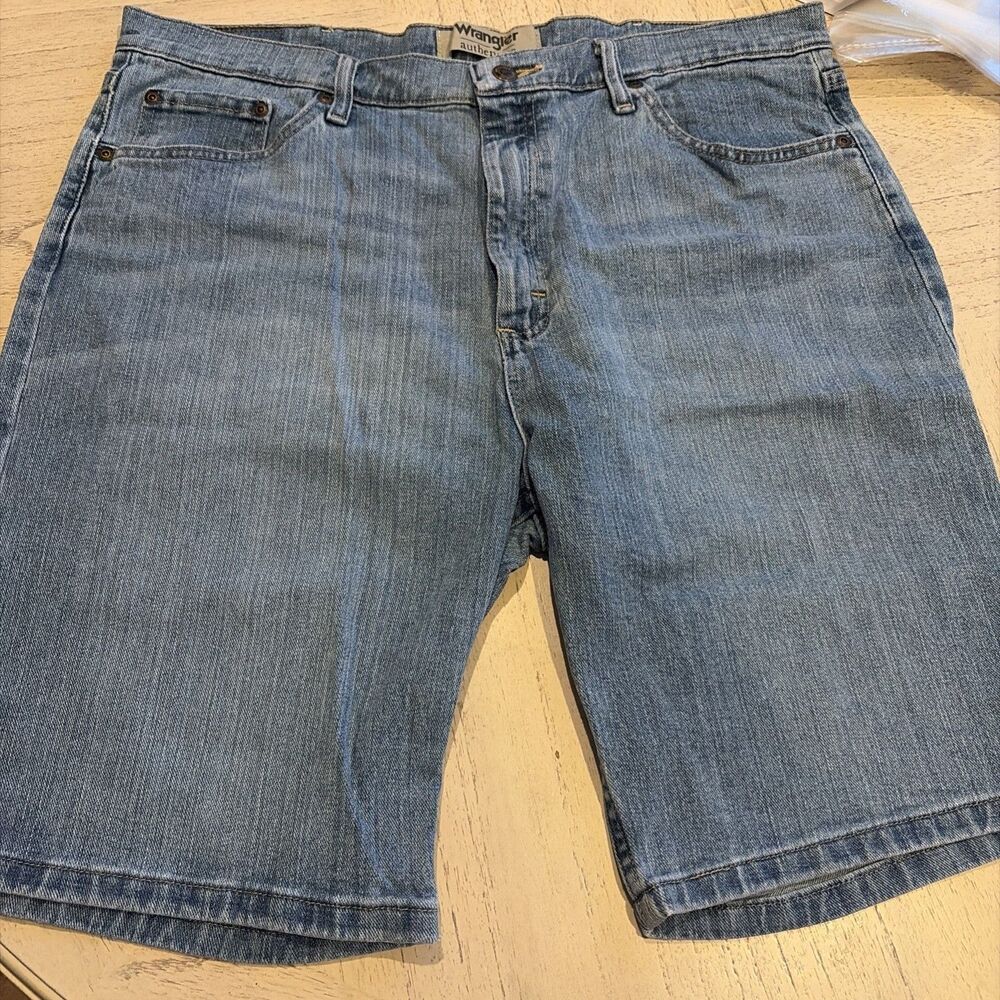 Wrangler Authentics Men's Blue Denim Shorts Medium Wash 100% Cotton 5-Pocket